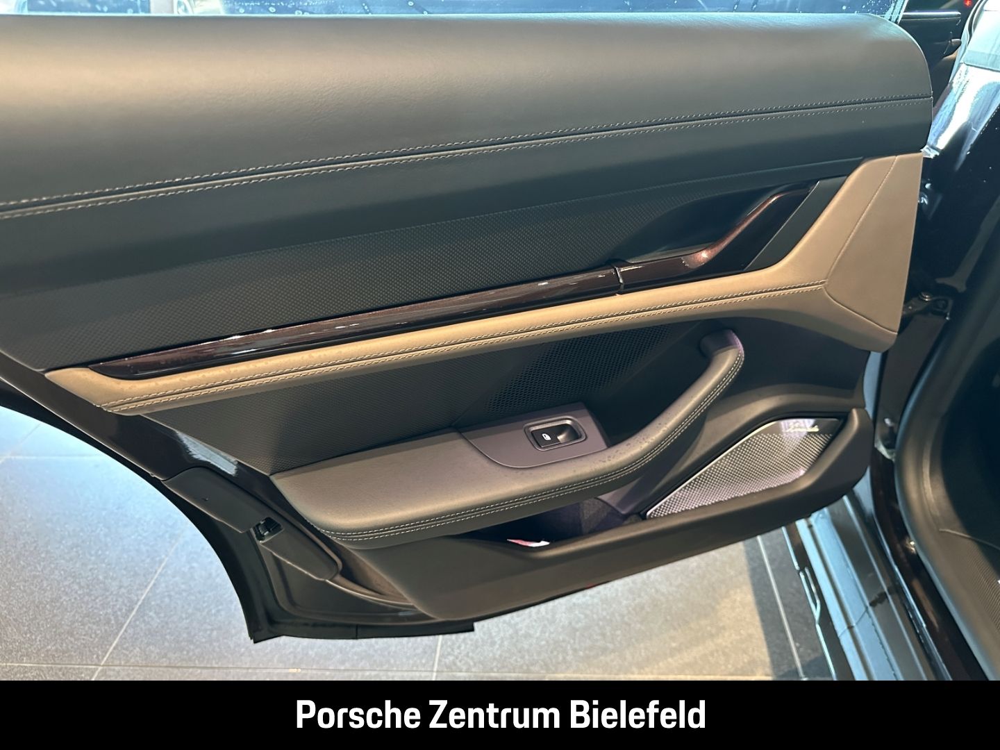 Porsche Taycan Turbo S Cross Turismo Burmester Panorama
