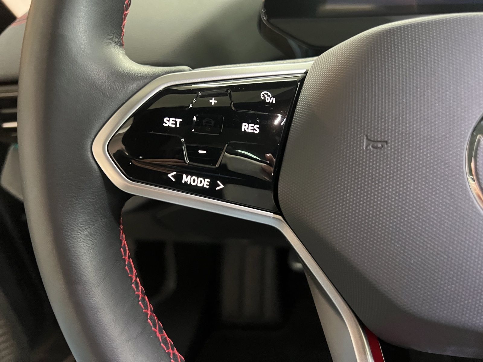 Volkswagen ID.4 GTX 4M AHK Pano Matrix LM 21" Navi 360° ACC