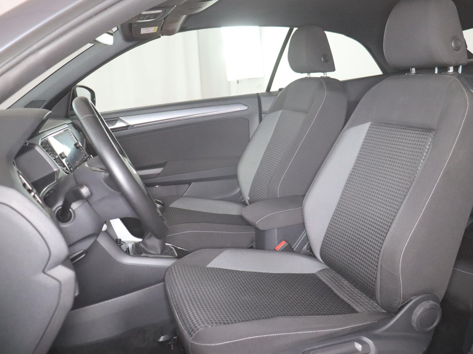 Volkswagen T-Roc 1.0 TSI - Samsaru's Car Outlet