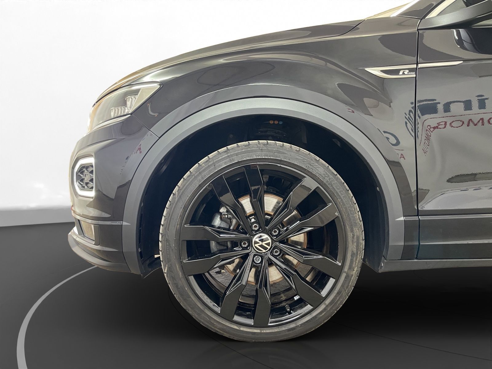 Volkswagen T-Roc 1.5 TSI Sport R-Line - Samsaru's Car Outlet
