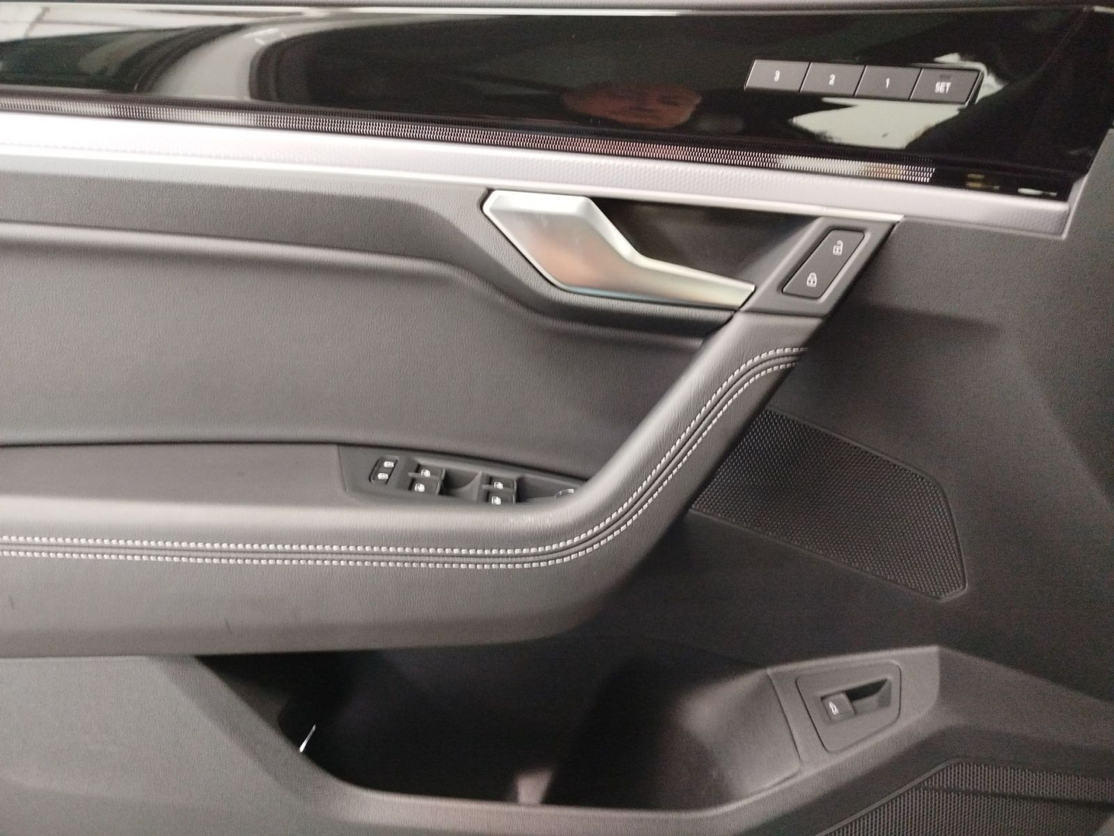 Volkswagen Touareg 3.0 TDI 4Motion R-Line - Samsaru's Car Outlet