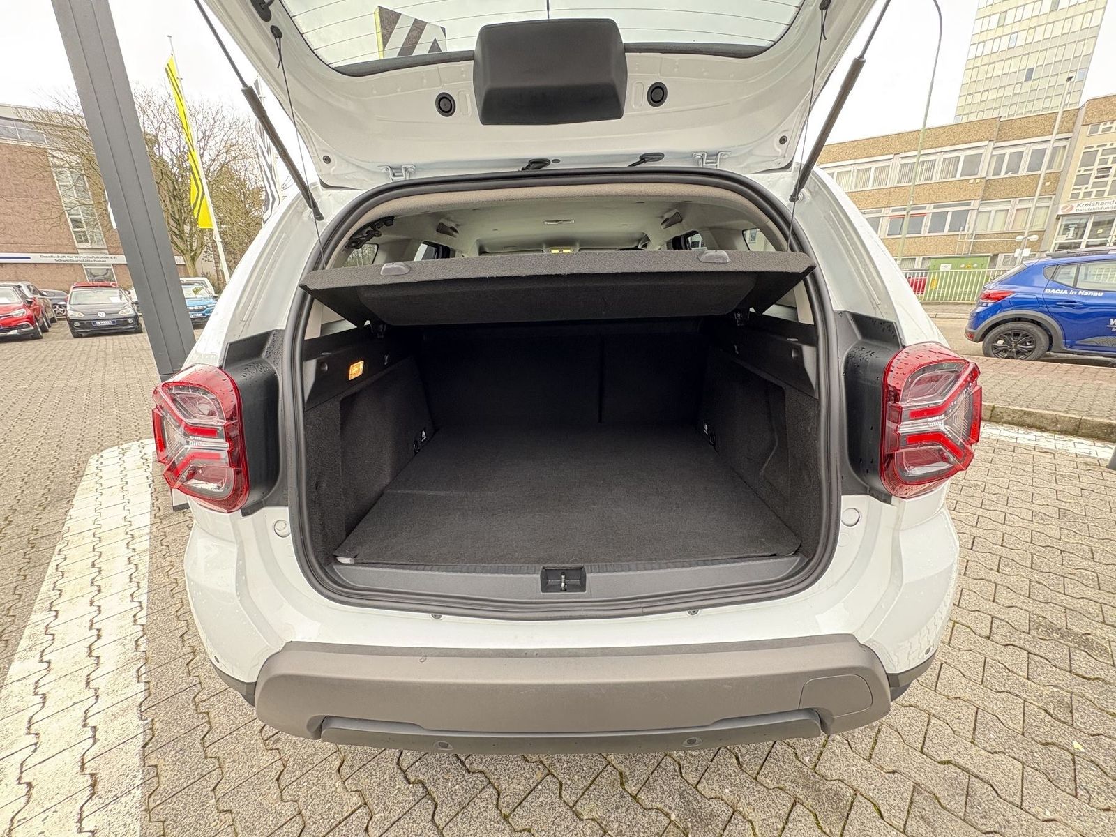Dacia Duster TCe 150 Journey+ 4WD - Samsaru's Car Outlet