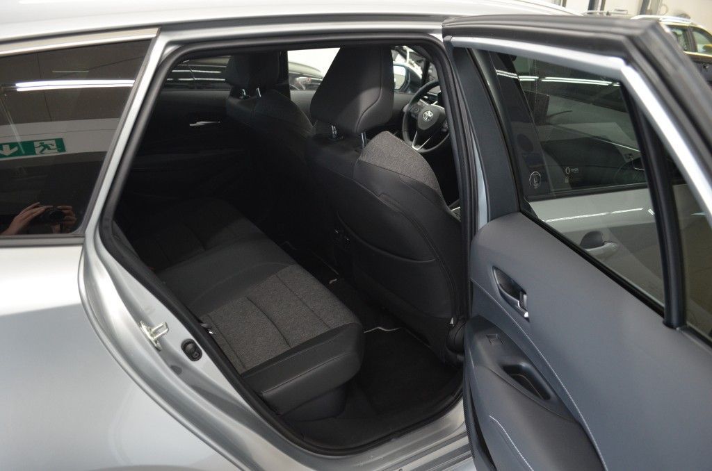 Toyota Corolla TS 1.8 Hybrid - Samsaru's Car Outlet