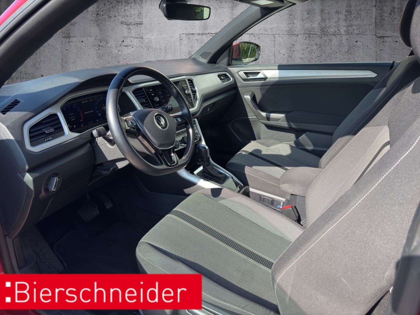 Volkswagen T-Roc 1.5 TSI DSG Style - Samsaru's Car Outlet