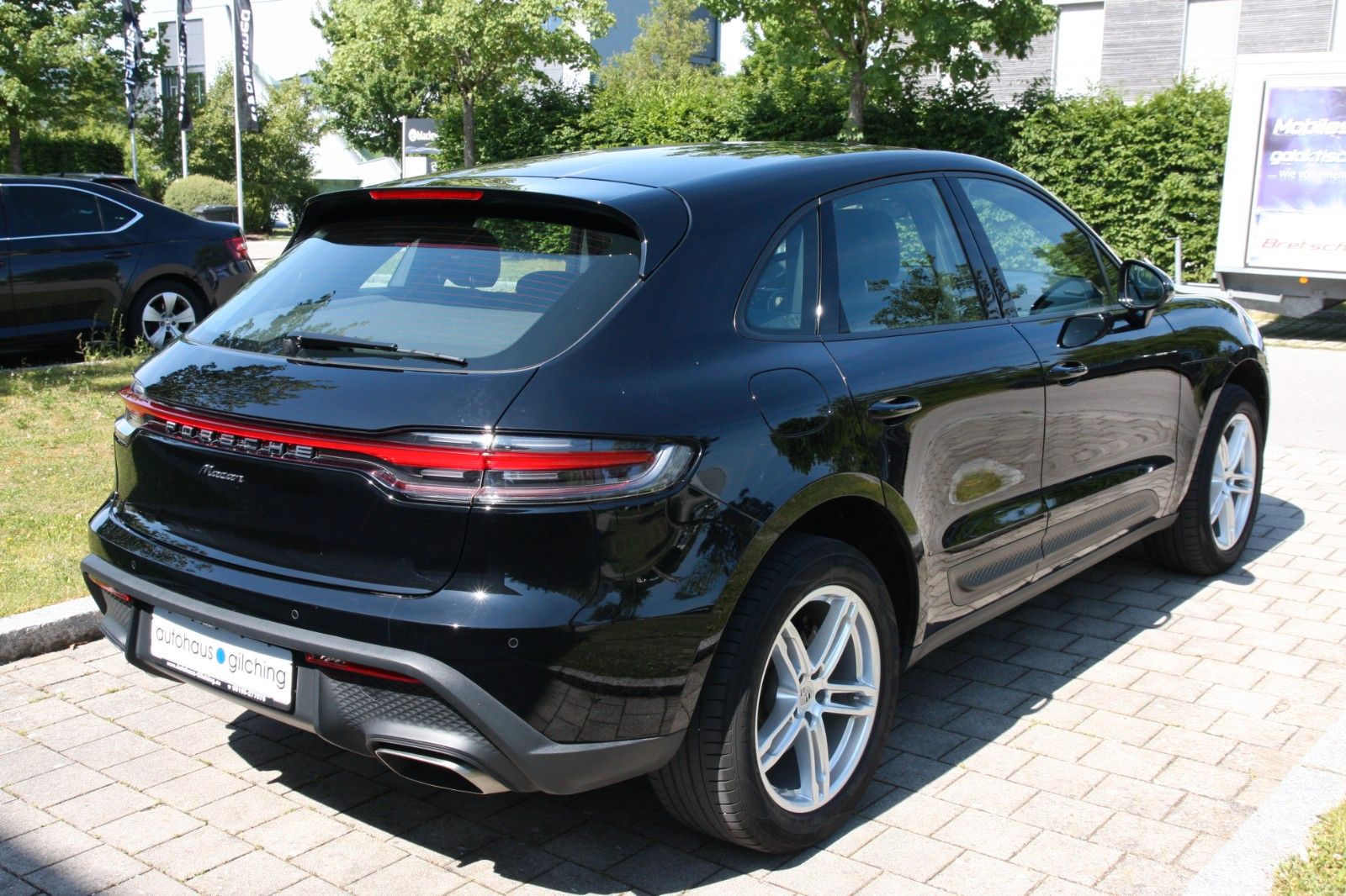 Porsche Macan - Samsaru's Car Outlet