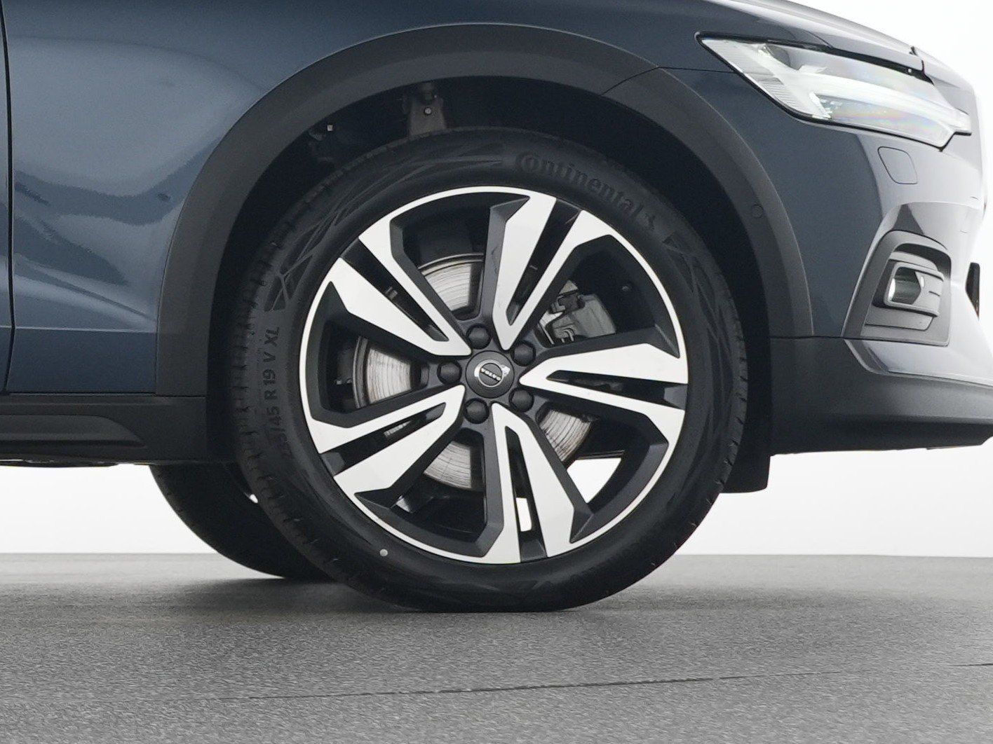 Volvo V60 CC B4 AWD Plus SONDERFINANZIERUNG 1,99%*