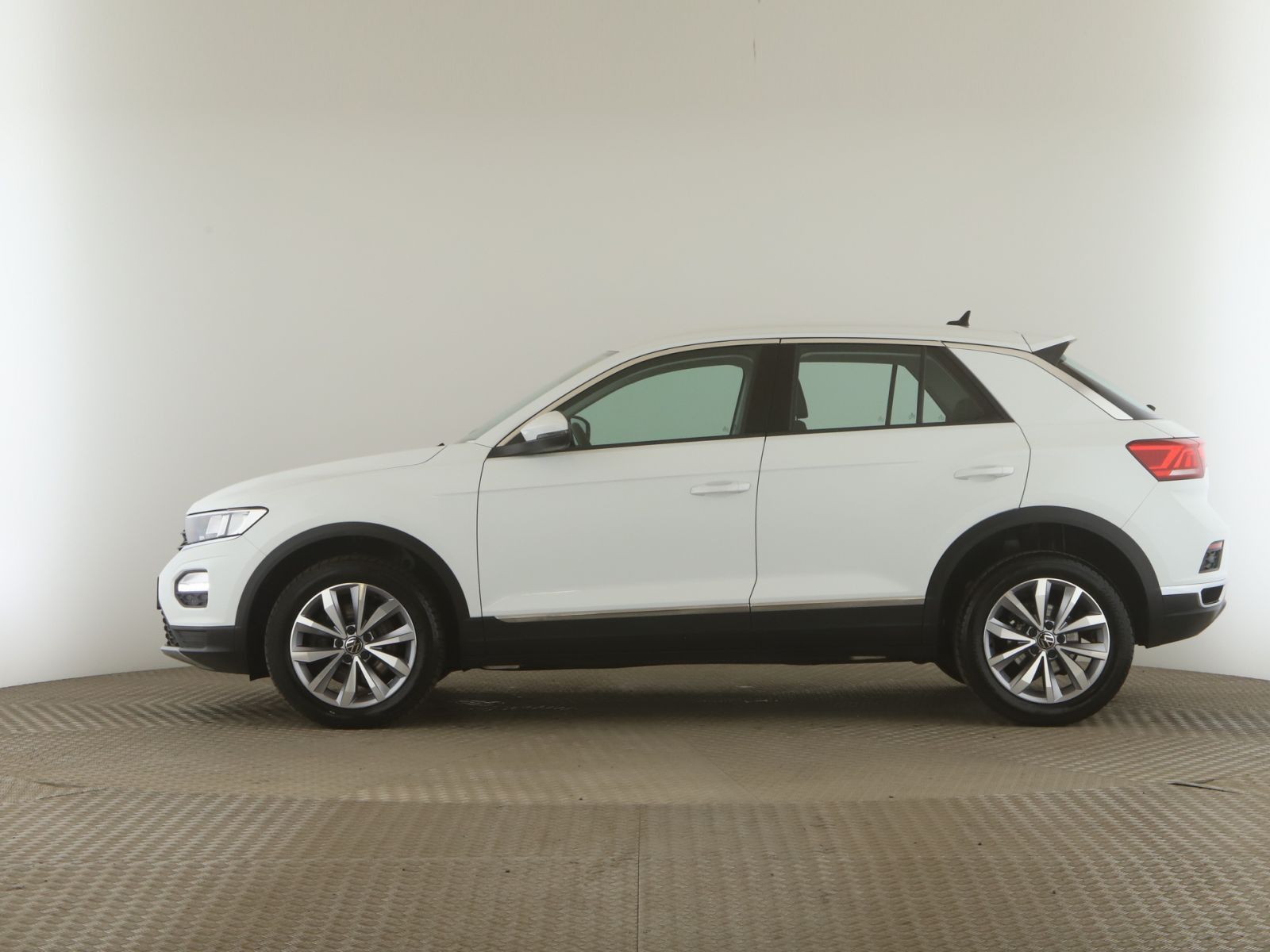 Volkswagen T-Roc 2.0 TDI Style - Samsaru's Car Outlet