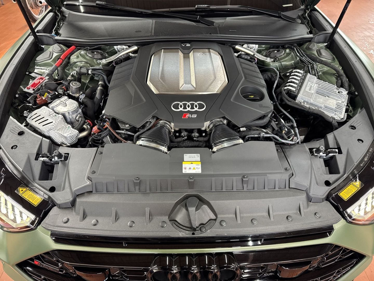 Audi RS6 Avant qu tiptro 360°+HuD+Keramik+Pano+Sthz