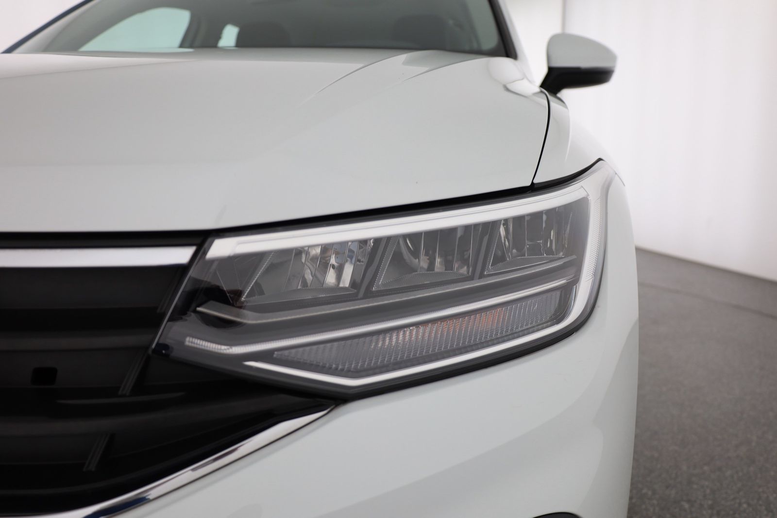 Volkswagen Tiguan 1.5 TSI Life - Samsaru's Car Outlet