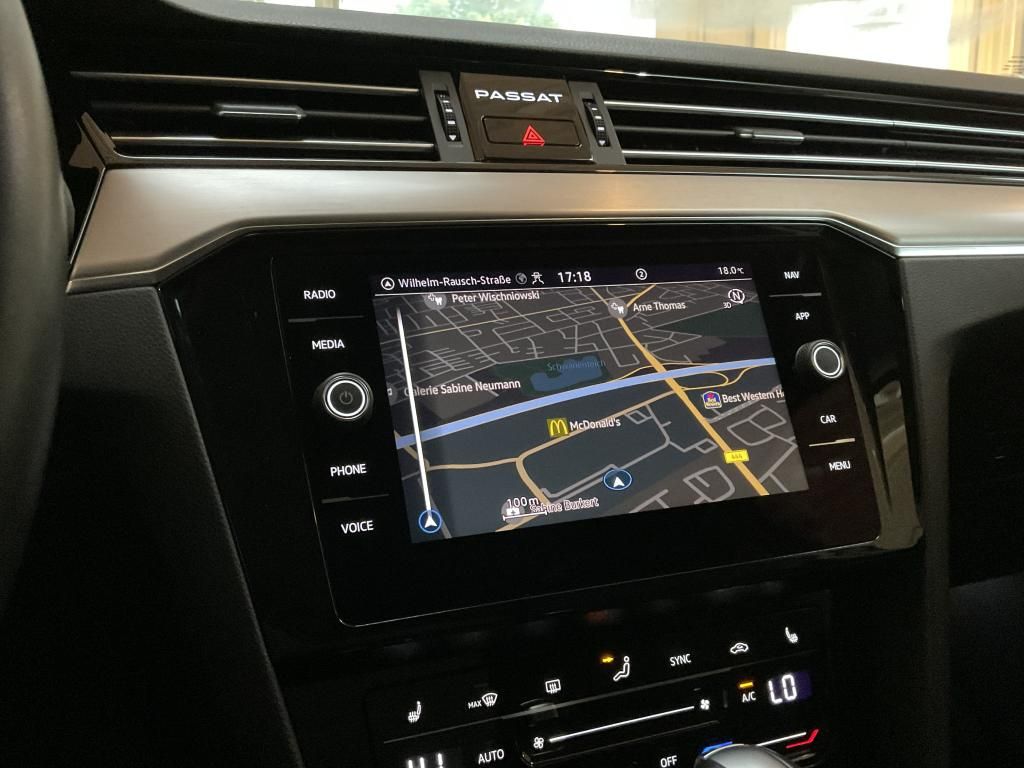 Volkswagen Passat Variant 1.5 TSI DSG Elegance - Samsaru's Car Outlet