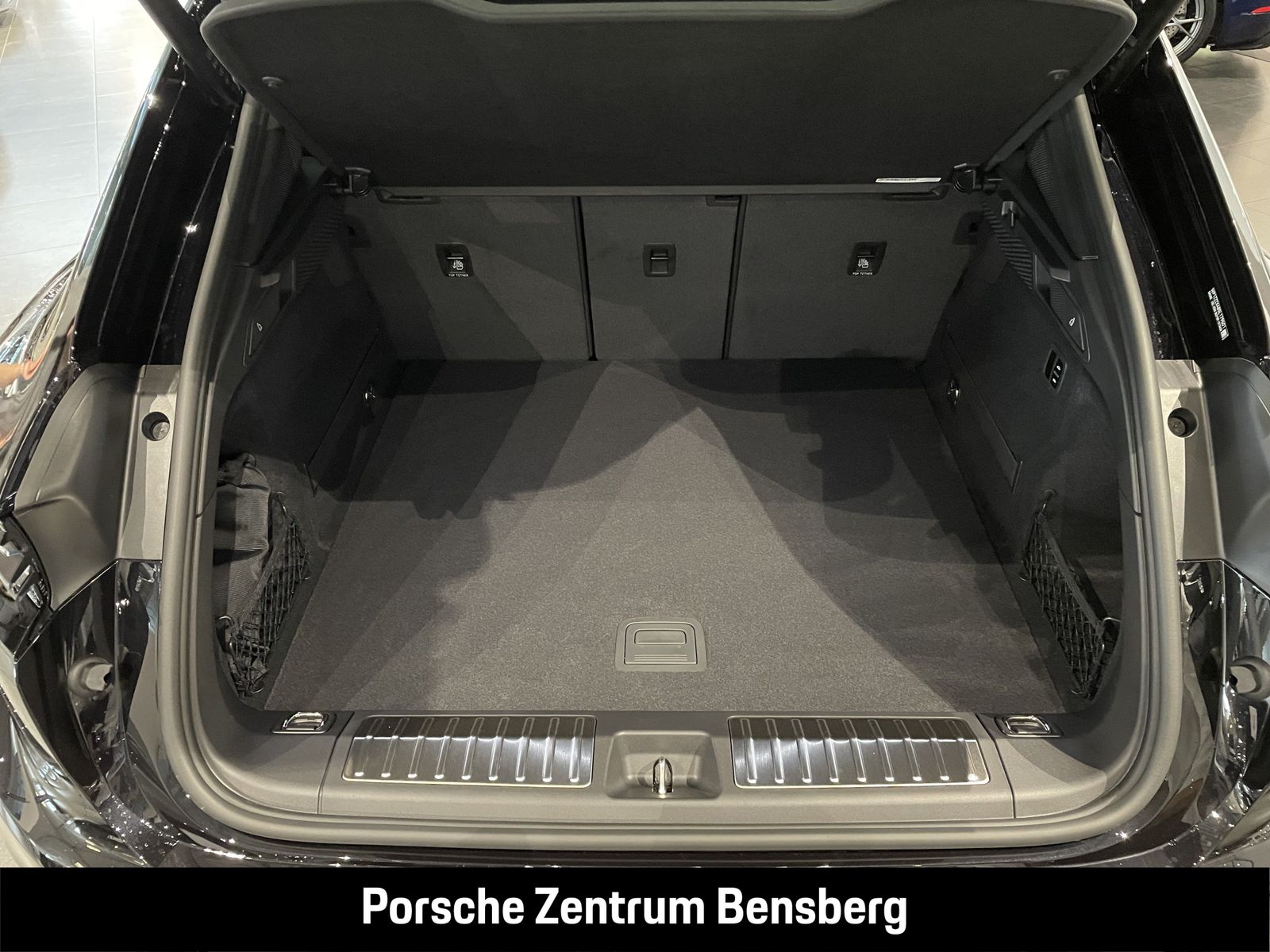 Porsche Macan Turbo Electric