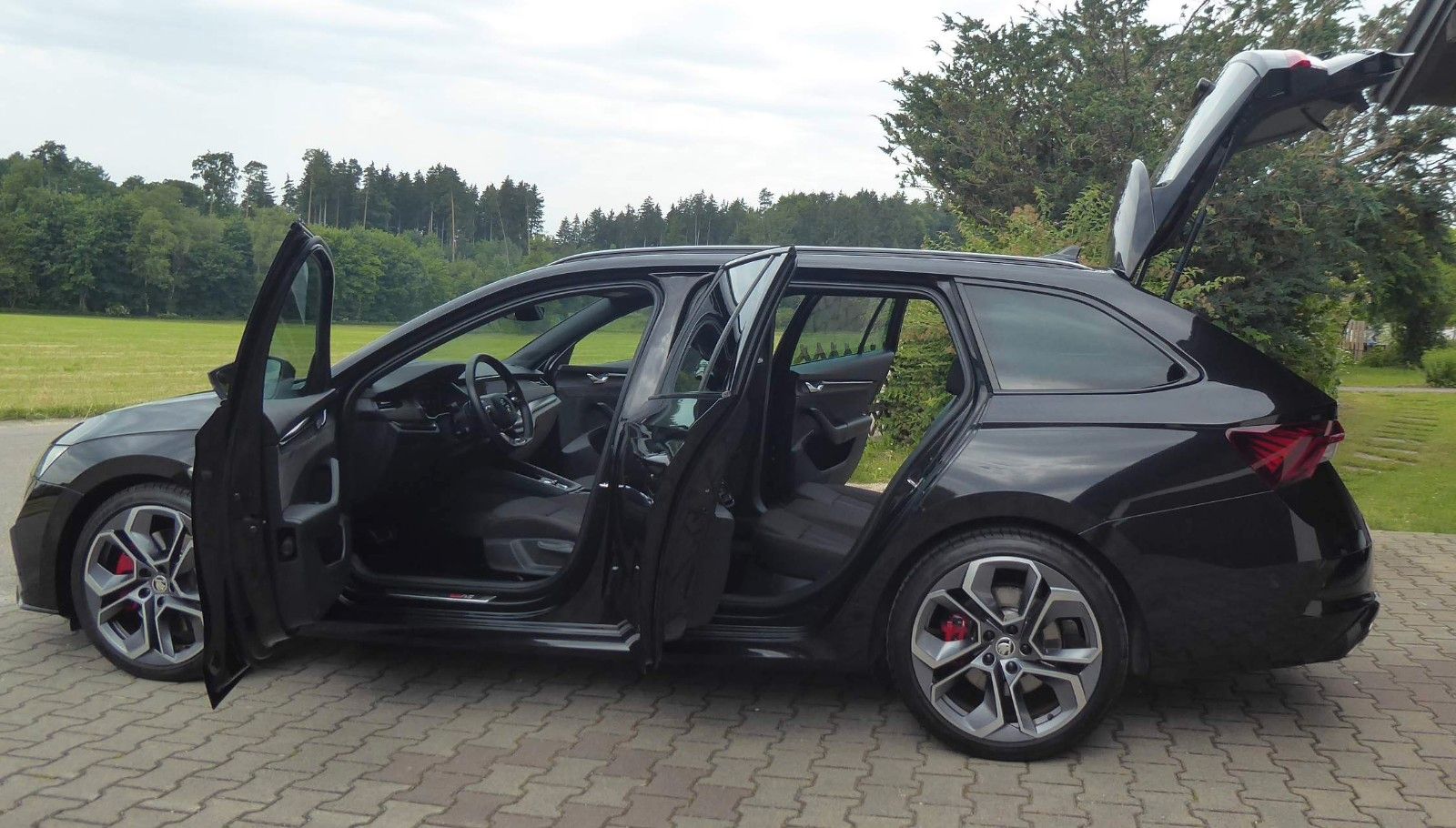 Skoda Octavia Combi RS - Samsaru's Car Outlet