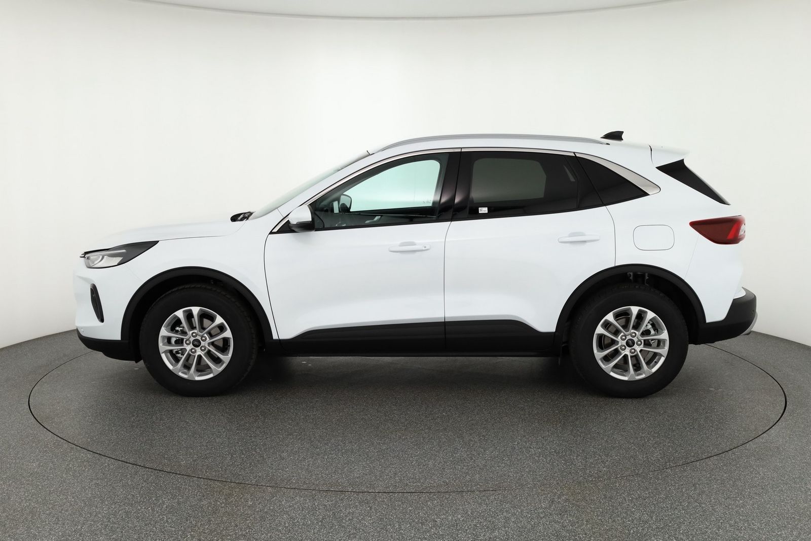 Ford Kuga 1.5 EB Titanium - Samsaru's Car Outlet