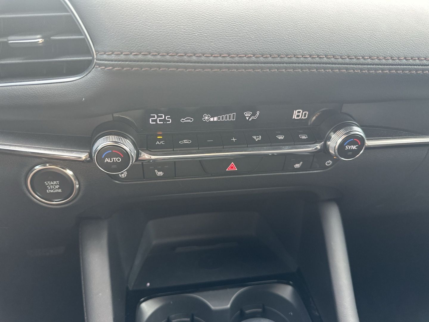 Mazda 3 Exclusive-Line NAVI+PDC+RfK+SHZ+LHZ