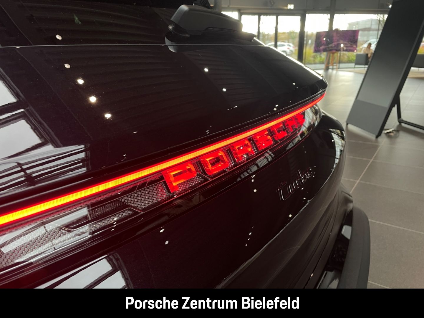 Porsche Taycan Turbo HA-Lenkung InnoDrive Sitzbelüftung