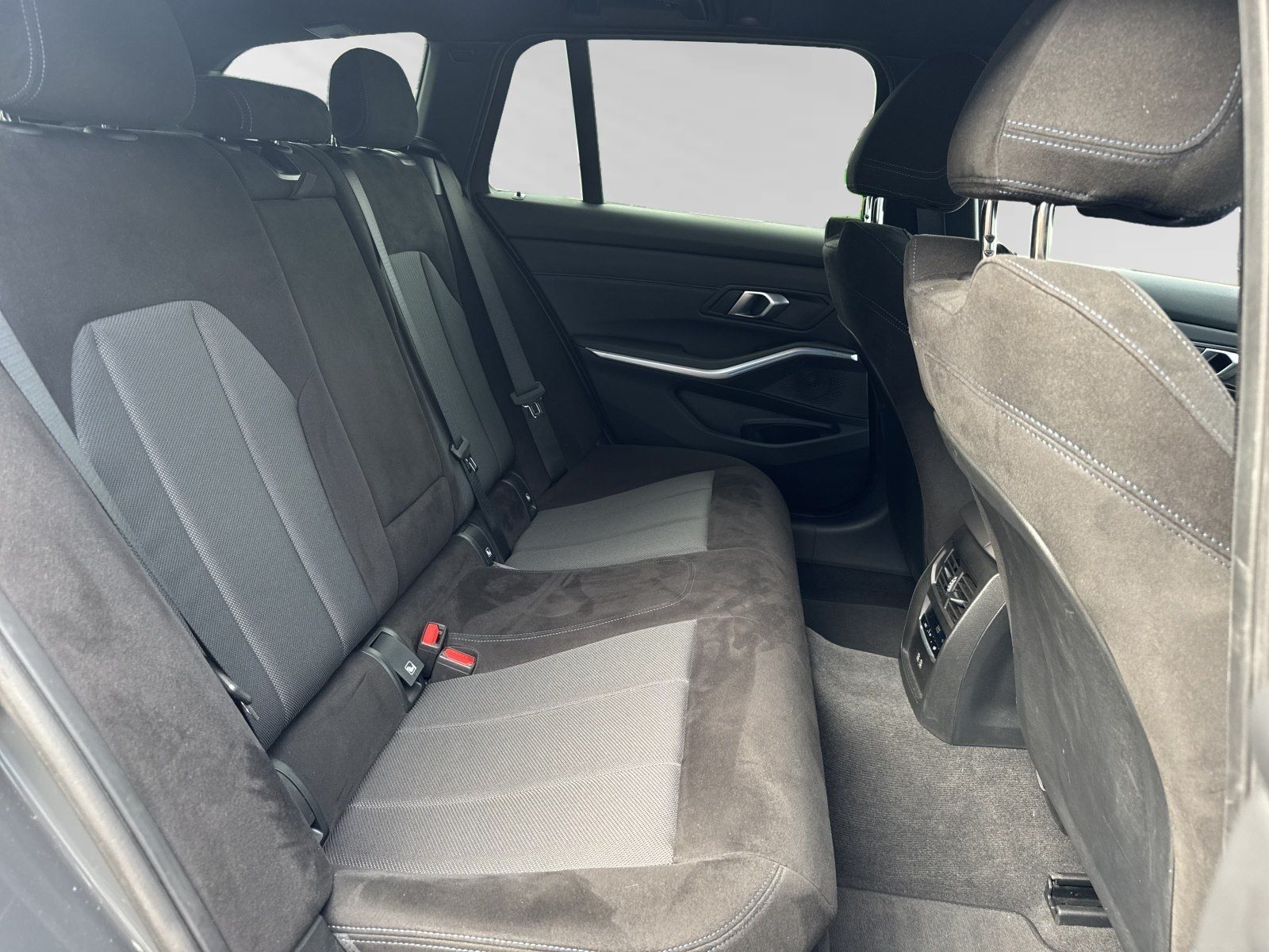 BMW 320d xDrive Touring Inkl. € 1.190 Zubehörbonus*