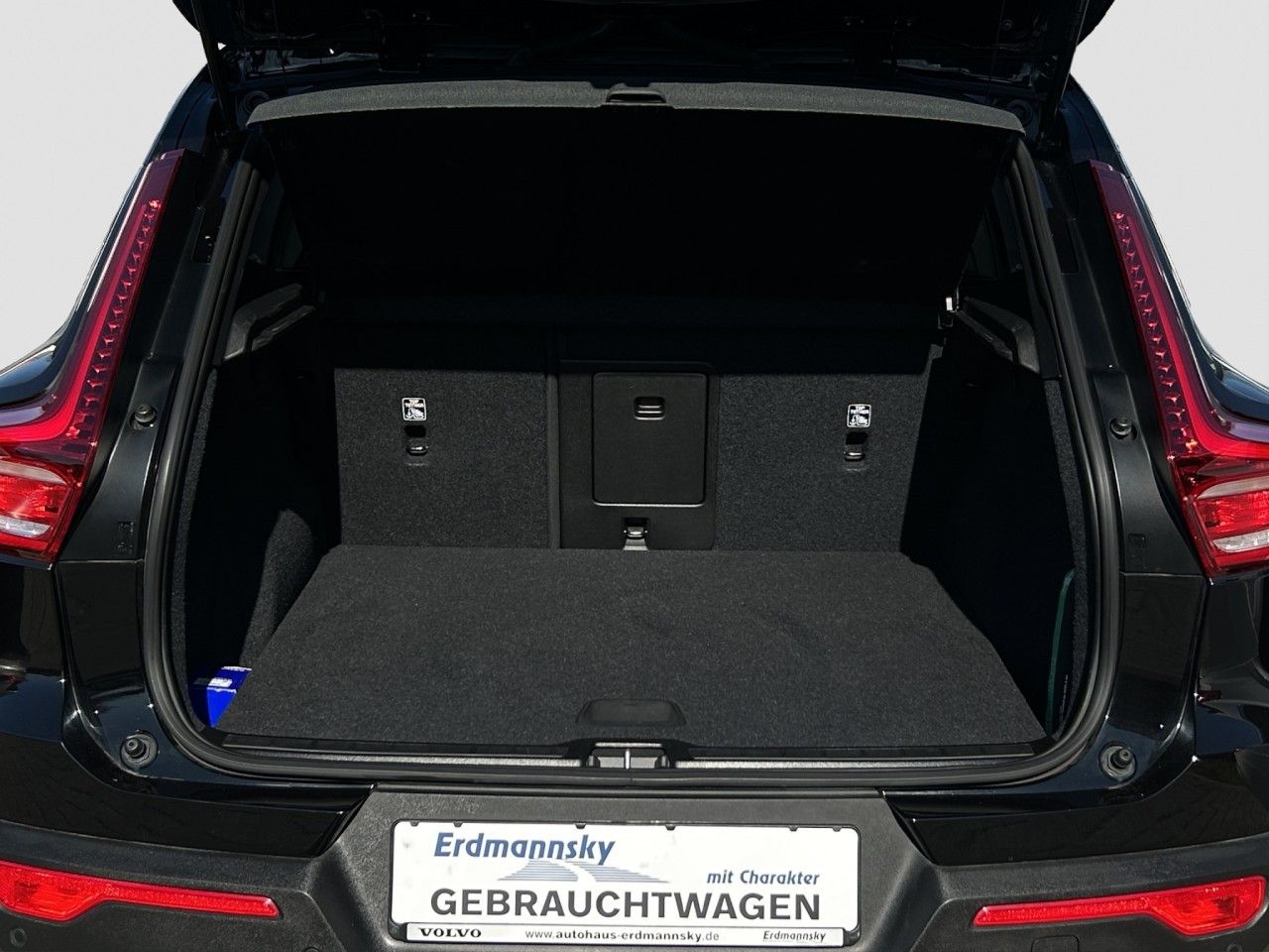 Volvo XC40 Core Pure Electric/Navi/LED/AHK/StHz/19Zoll