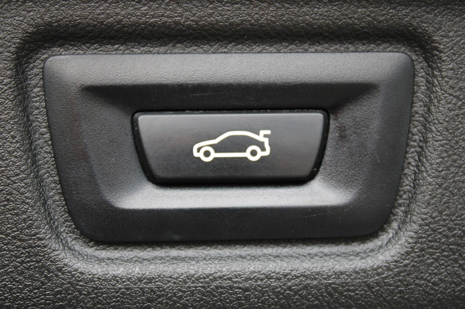 BMW 320 d Sport Line - Samsaru's Car Outlet