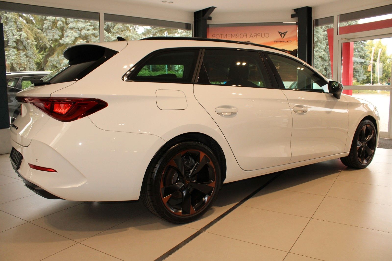 Cupra Leon Sportstourer DSG - Samsaru's Car Outlet