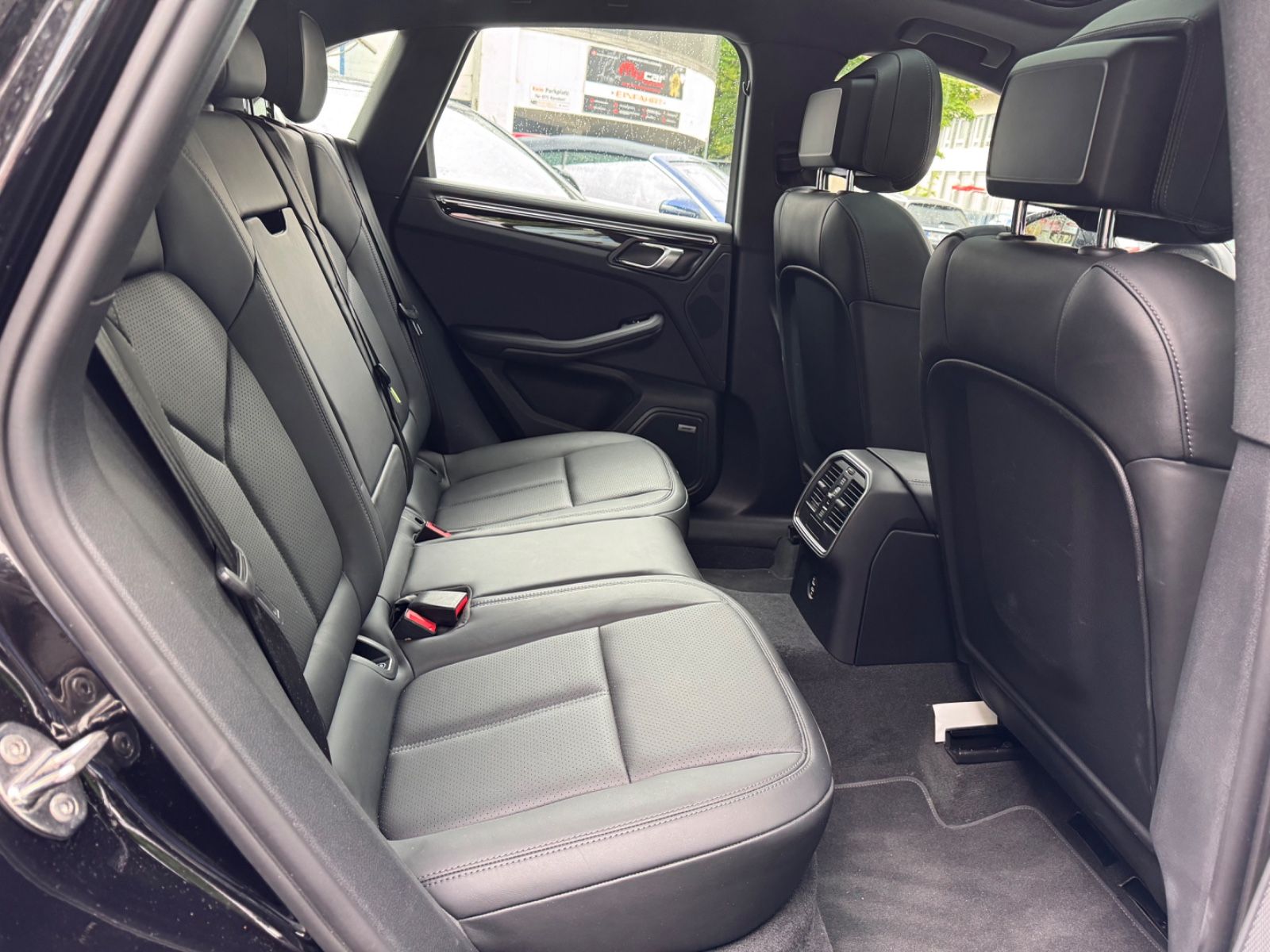 Porsche Macan S - Samsaru's Car Outlet