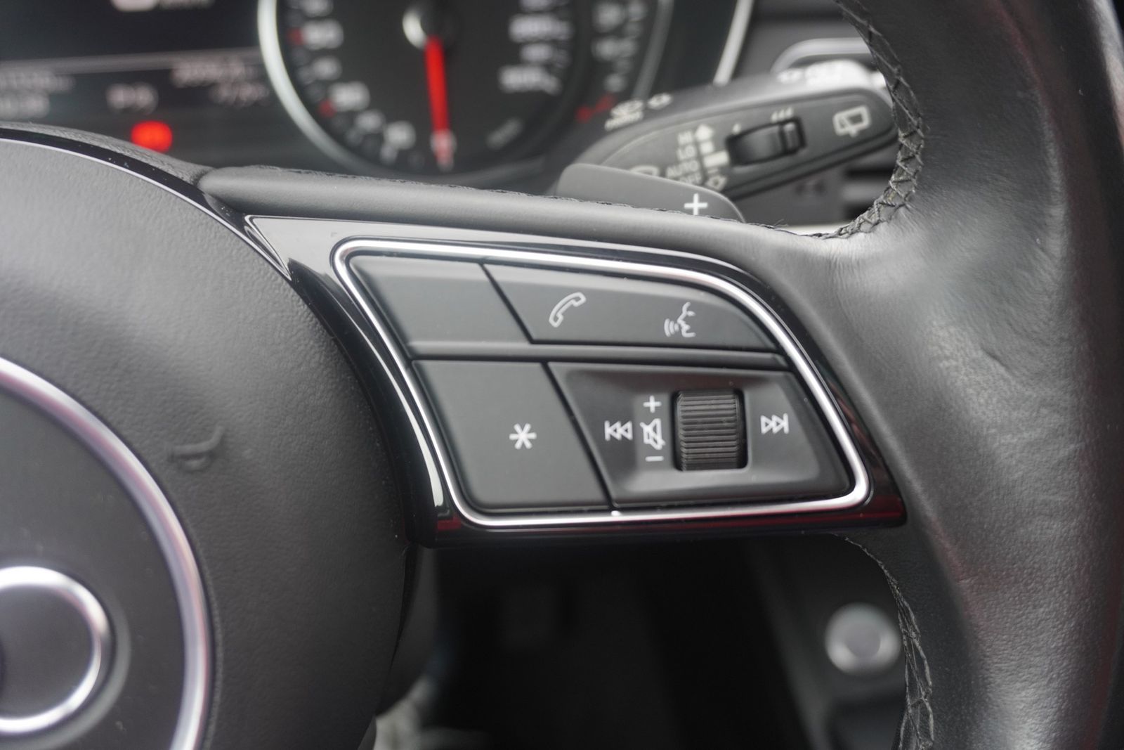 Audi A4 35 2.0 TFSI Avant S-line - Samsaru's Car Outlet