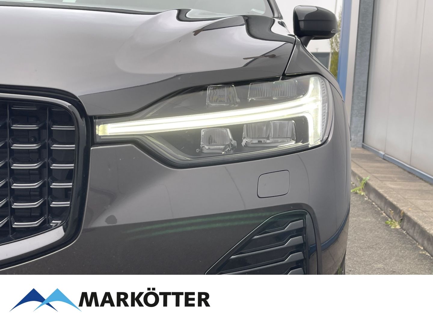 Volvo XC60 T6 AWD Recharge R Design - Samsaru's Car Outlet
