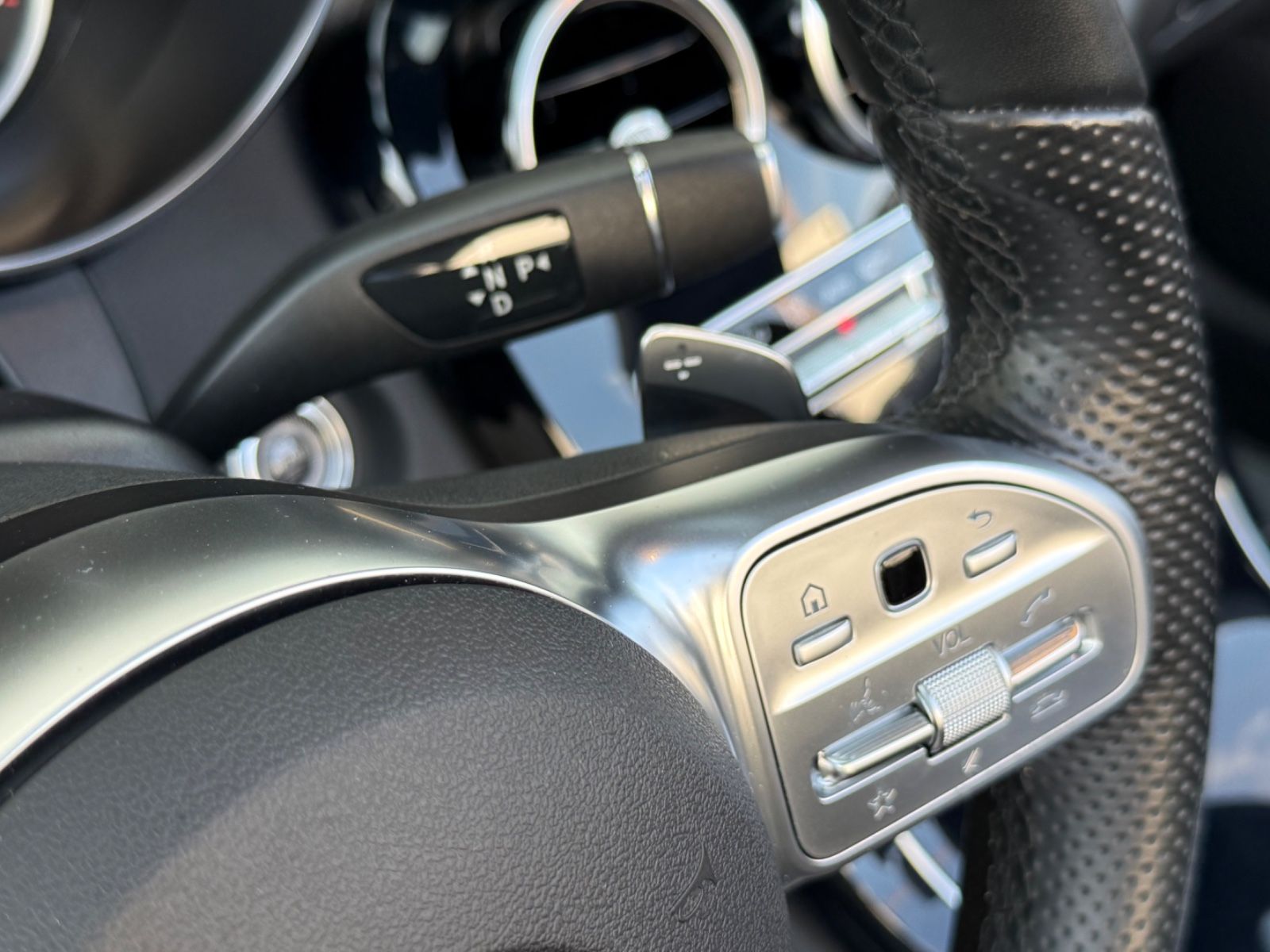 Mercedes-Benz C 200 Cabrio AMG Line - Samsaru's Car Outlet