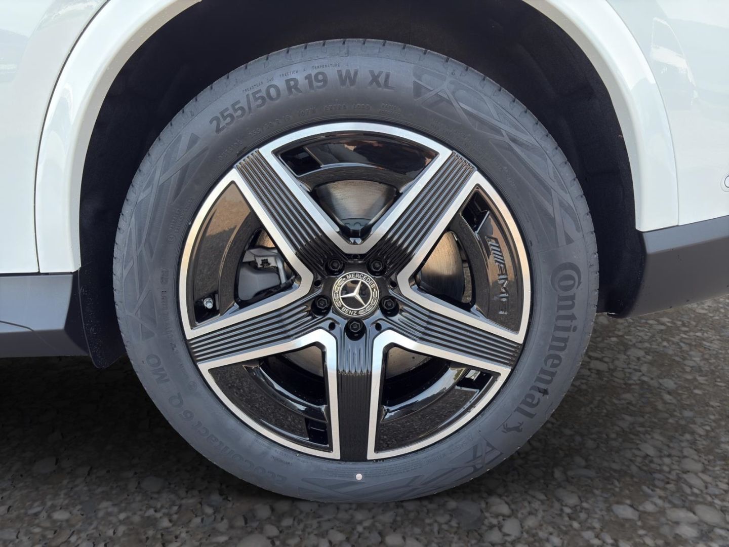 Mercedes-Benz GLC 300 e 4M EDITION AMG NIGHT PANO AHK DISTR 36