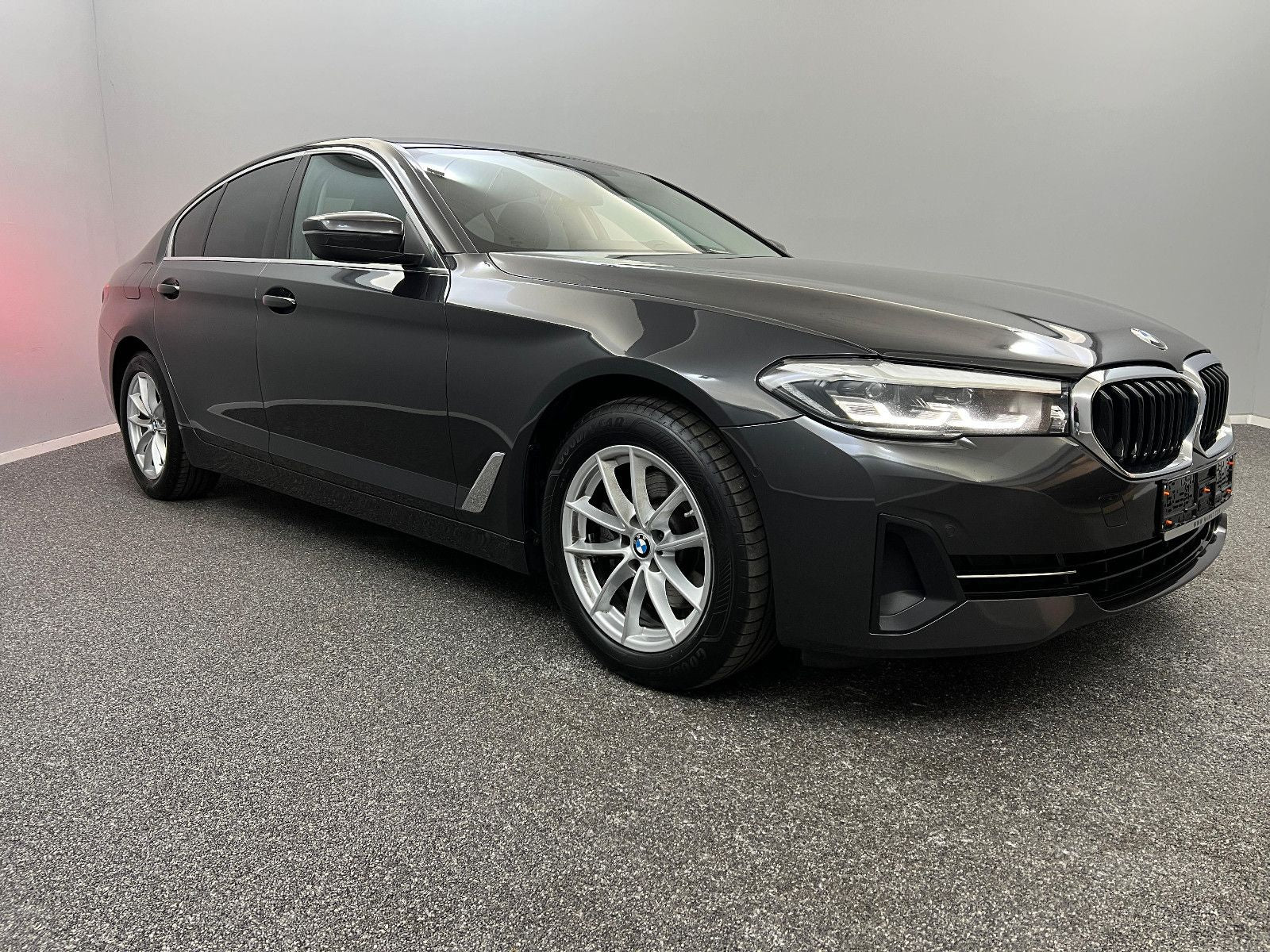 BMW 520d xDrive LED*CARPLAY*WERKSGARANTIE 11/25*MEGA