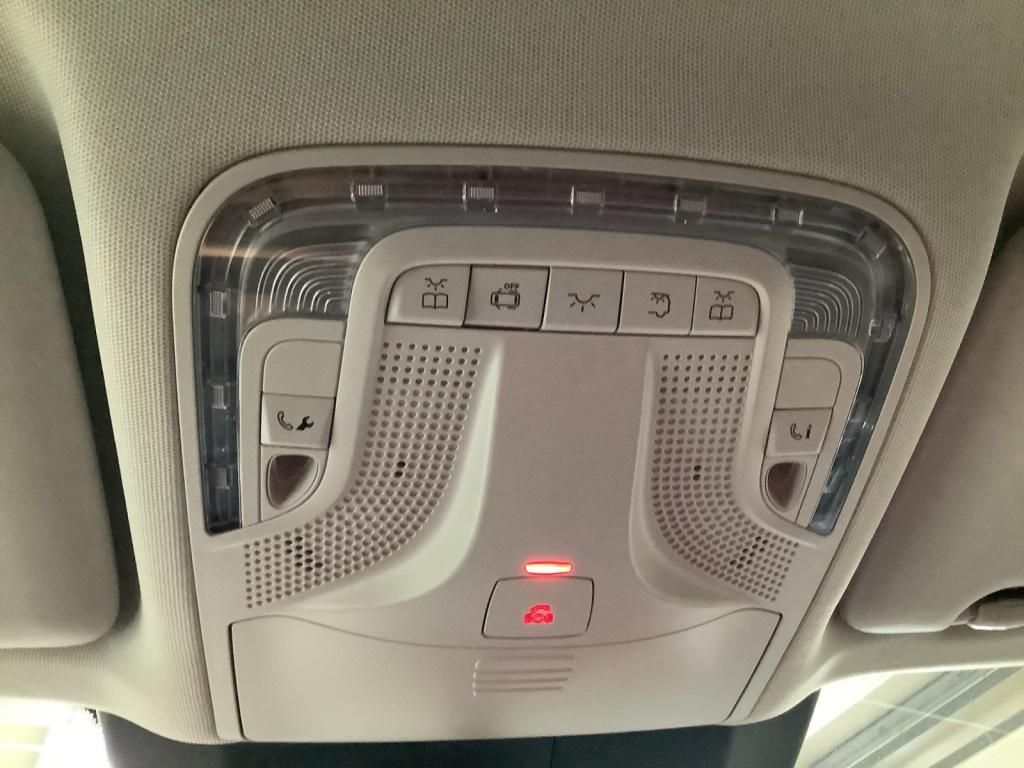 Mercedes-Benz V 300 d Sport - Samsaru's Car Outlet