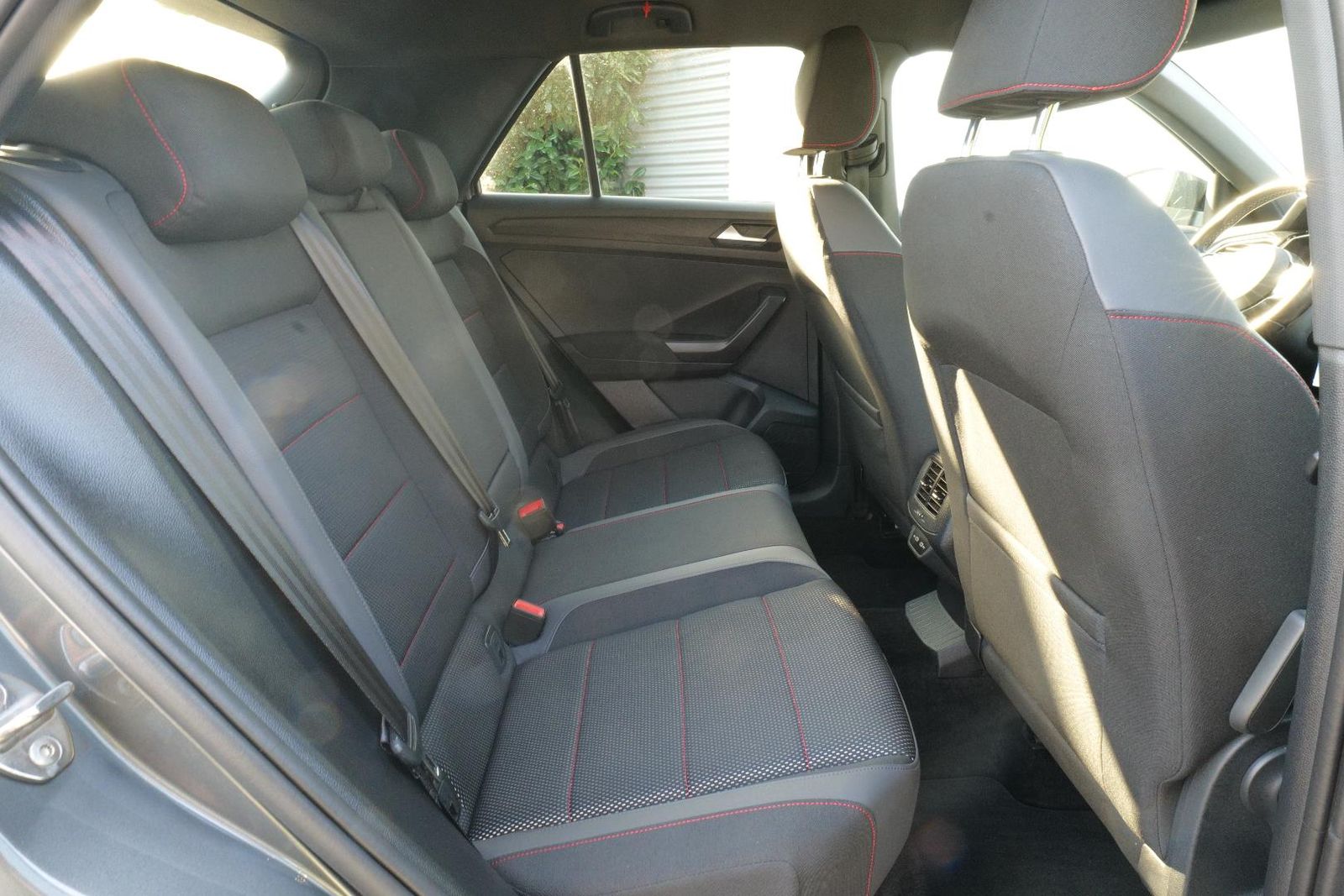 Volkswagen T-ROC Sport 1.5 TSI - Samsaru's Car Outlet