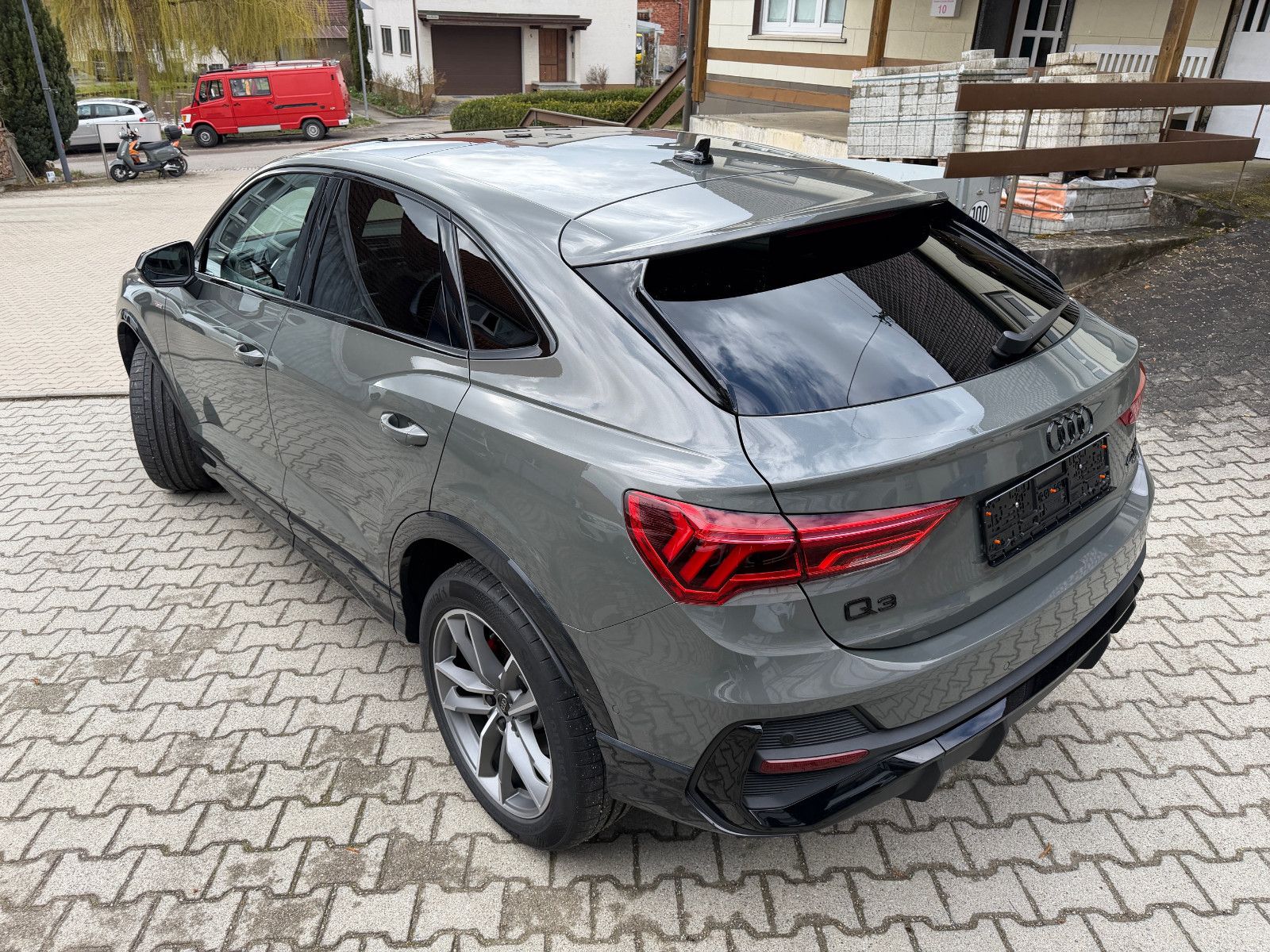 Audi Q3 Sportback 40 TFSI quattro S line, fast VOLL