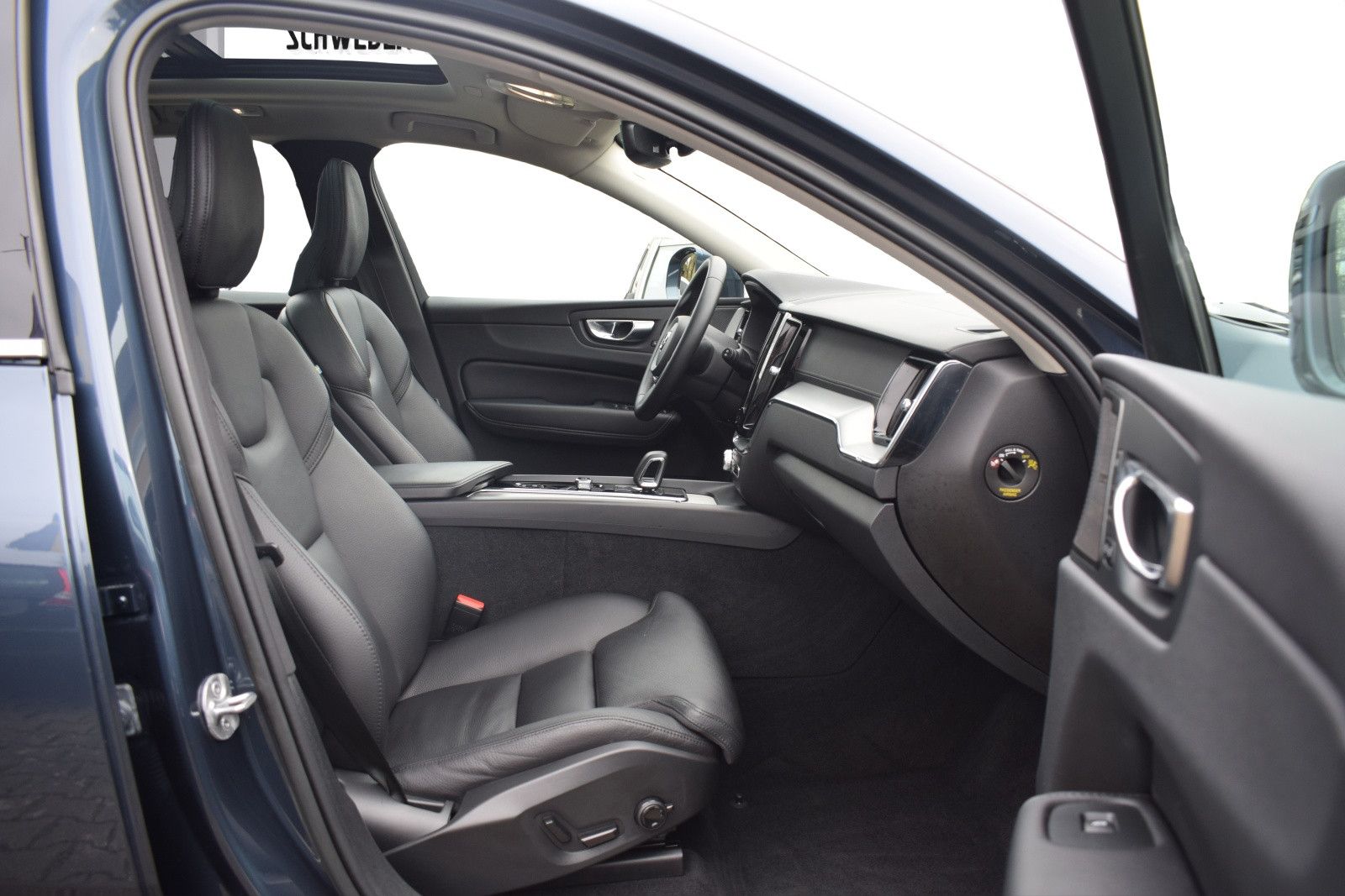 Volvo XC60 Ultimate Bright - Samsaru's Car Outlet