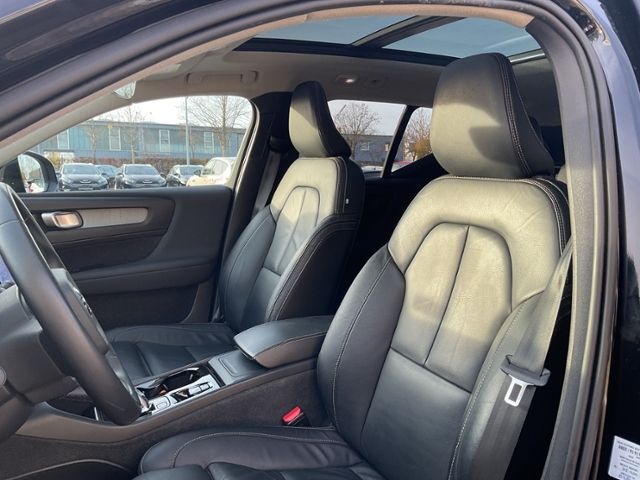 Volvo XC40 B4 Ultimate Dark AWD AHK ACC Pano 360° 20"