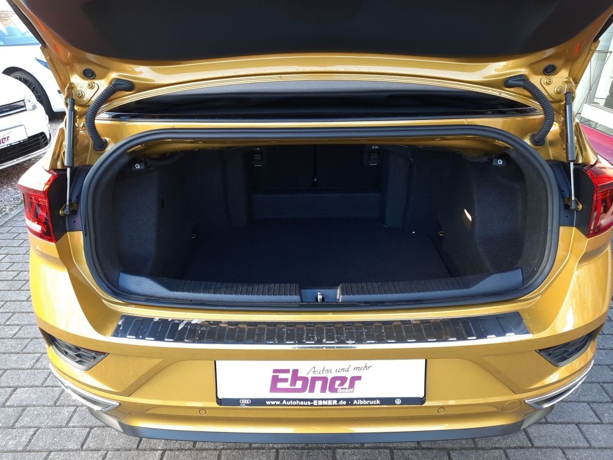 Volkswagen T-Roc R-LINE BLACK - Samsaru's Car Outlet