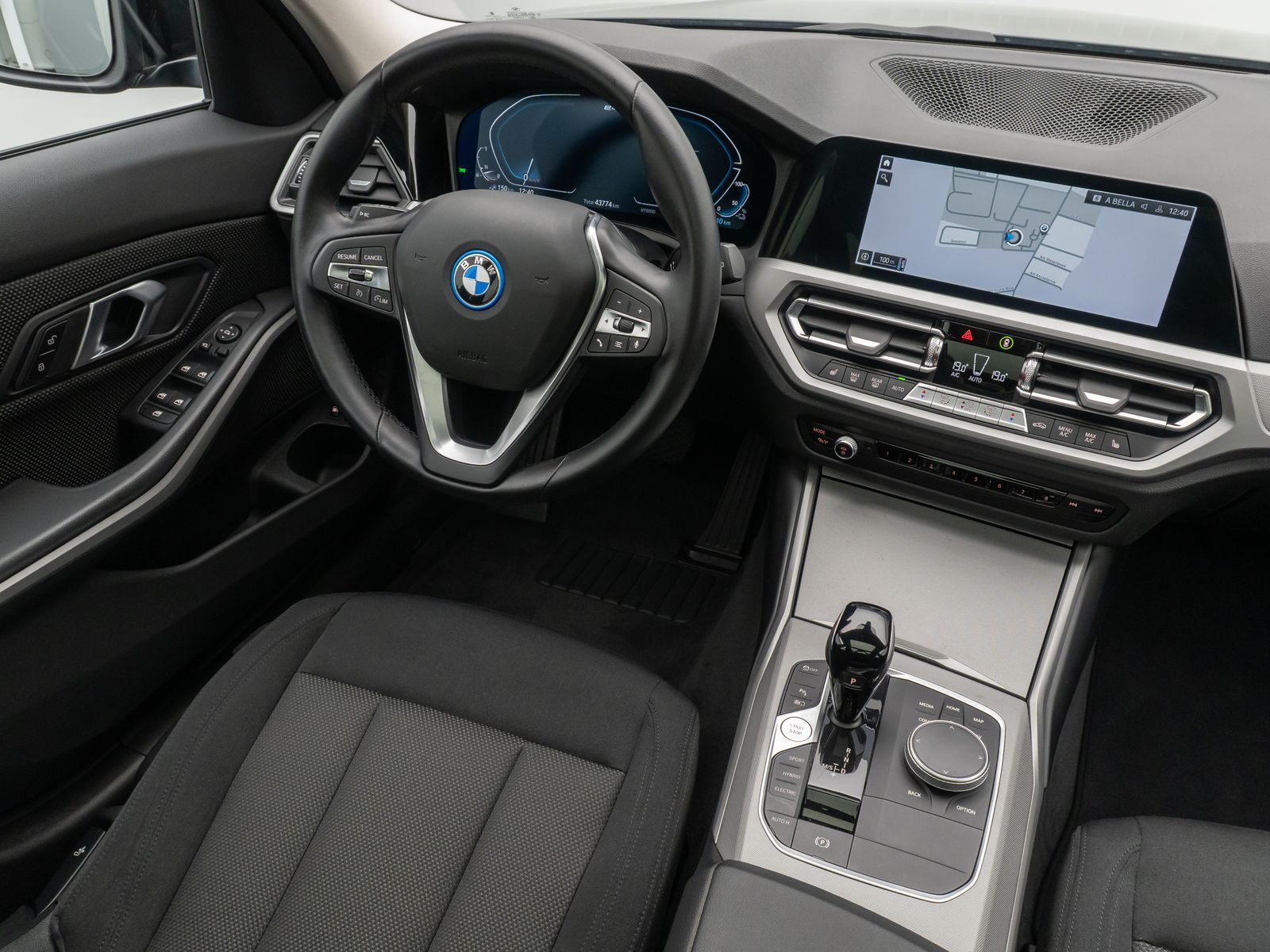 BMW 320e - Samsaru's Car Outlet