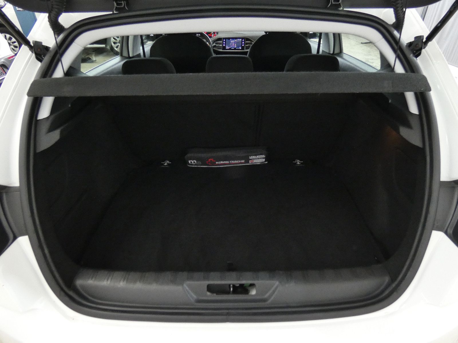 Peugeot 308 Active Pack - Samsaru's Car Outlet