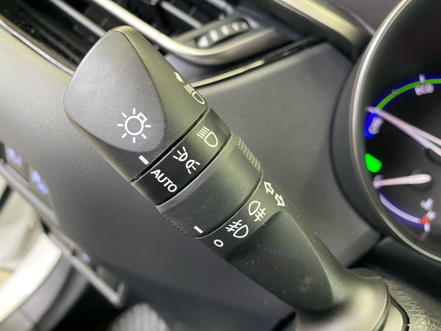 Toyota C-HR 2.0 Hybrid Lounge - Samsaru's Car Outlet