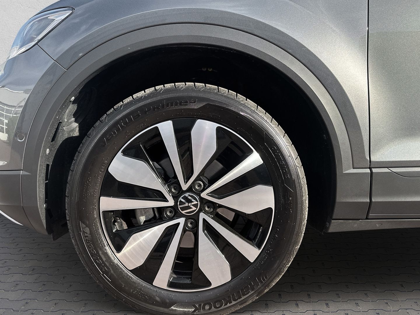 Volkswagen T-Roc Move 1.5 TSI DSG - Samsaru's Car Outlet
