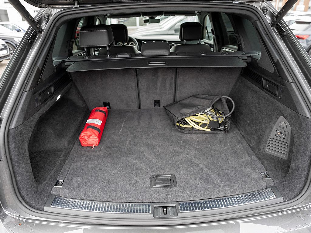 Volkswagen Touareg 3.0 V6 TSI eHybrid Elegance 4M - Samsaru's Car Outlet
