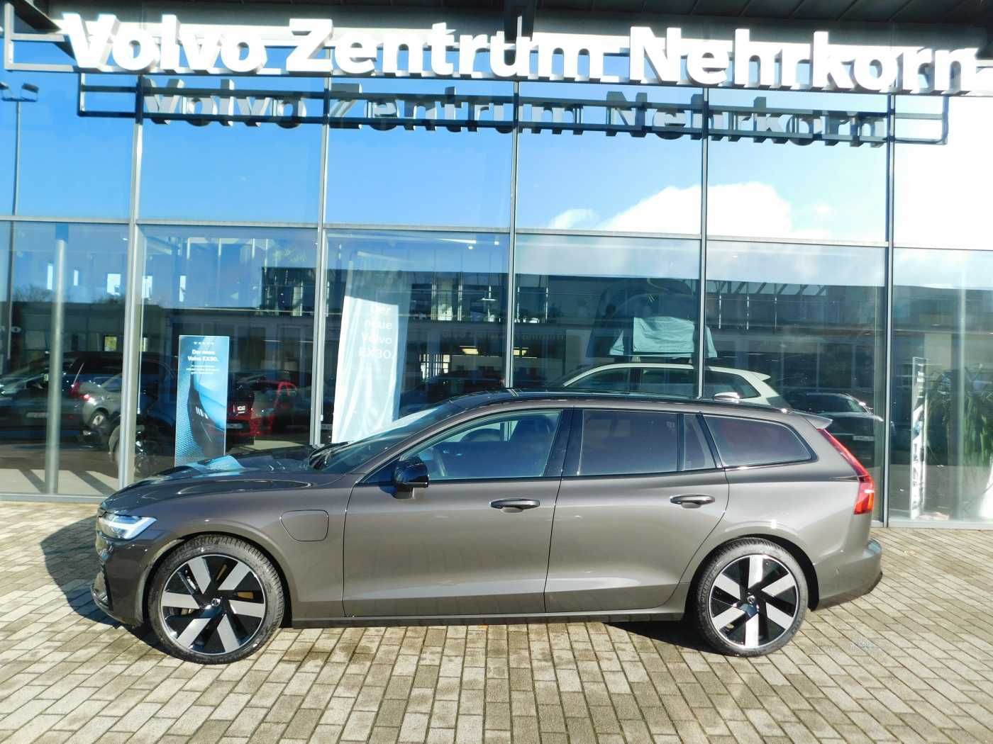 Volvo V60 T6 Recharge AWD Ultra Dark
