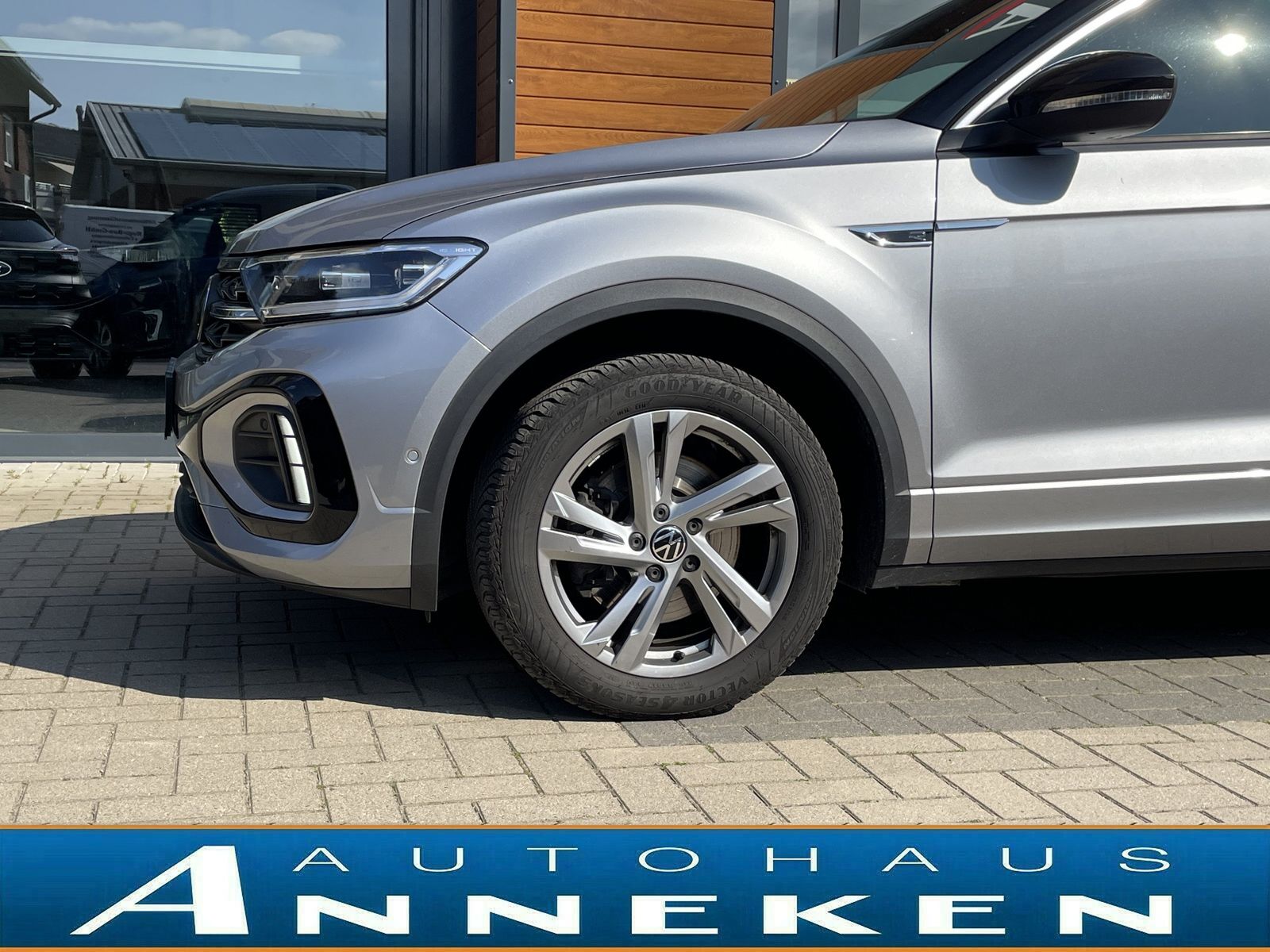 Volkswagen T-Roc 2.0 TDI R-Line - Samsaru's Car Outlet