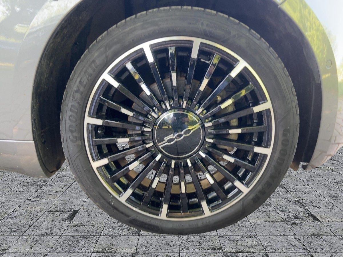 Fiat 500e La Prima - Samsaru's Car Outlet