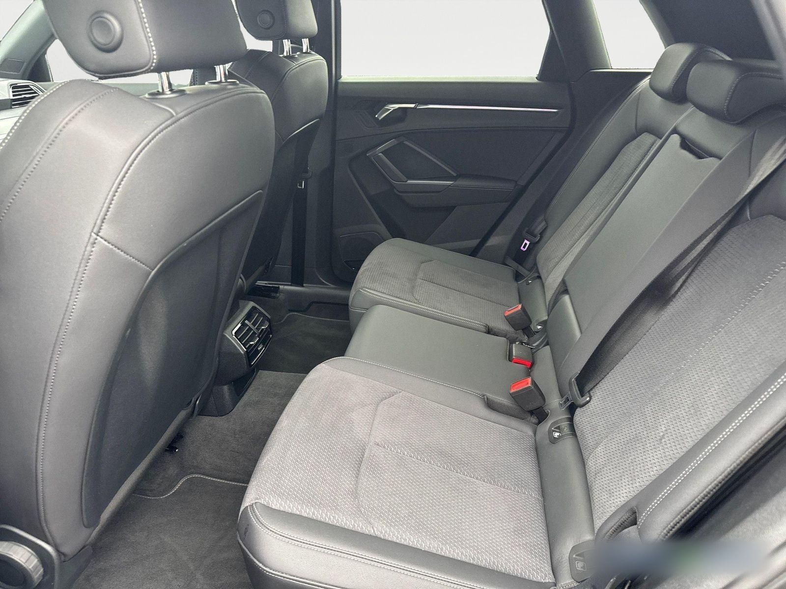 Audi Q3 45 TFSI qu S line - Samsaru's Car Outlet