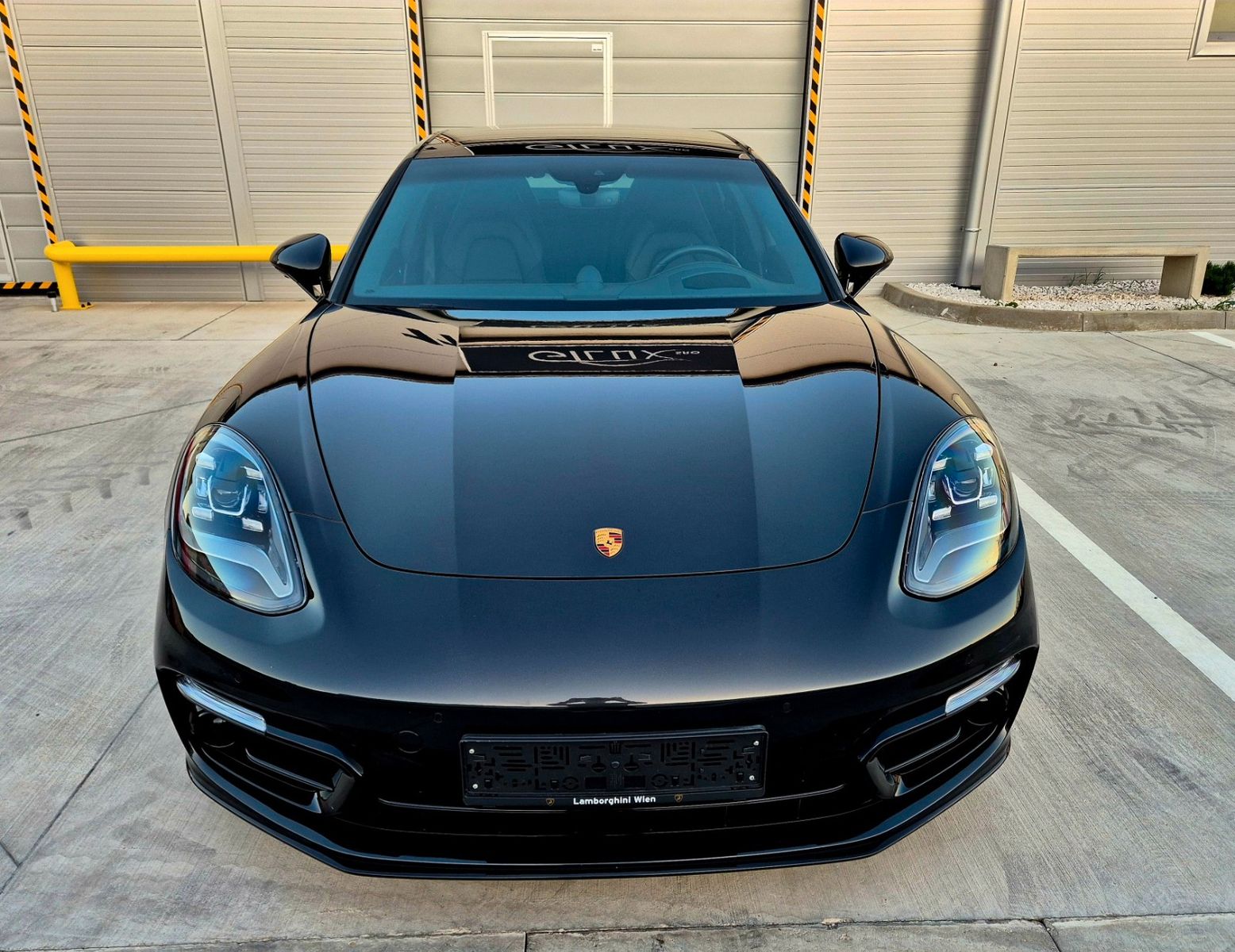 Porsche Panamera 4 E-Hybrid Platinum Edition