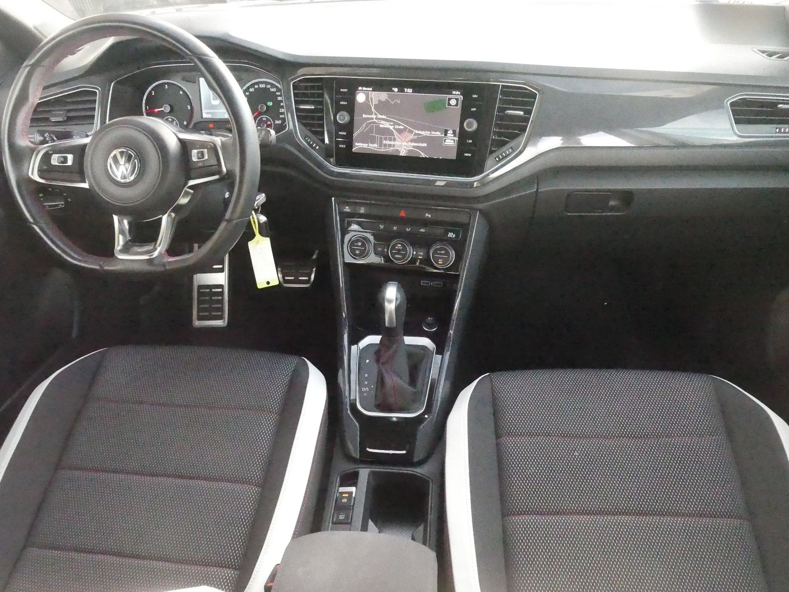 Volkswagen T-Roc Sport - Samsaru's Car Outlet