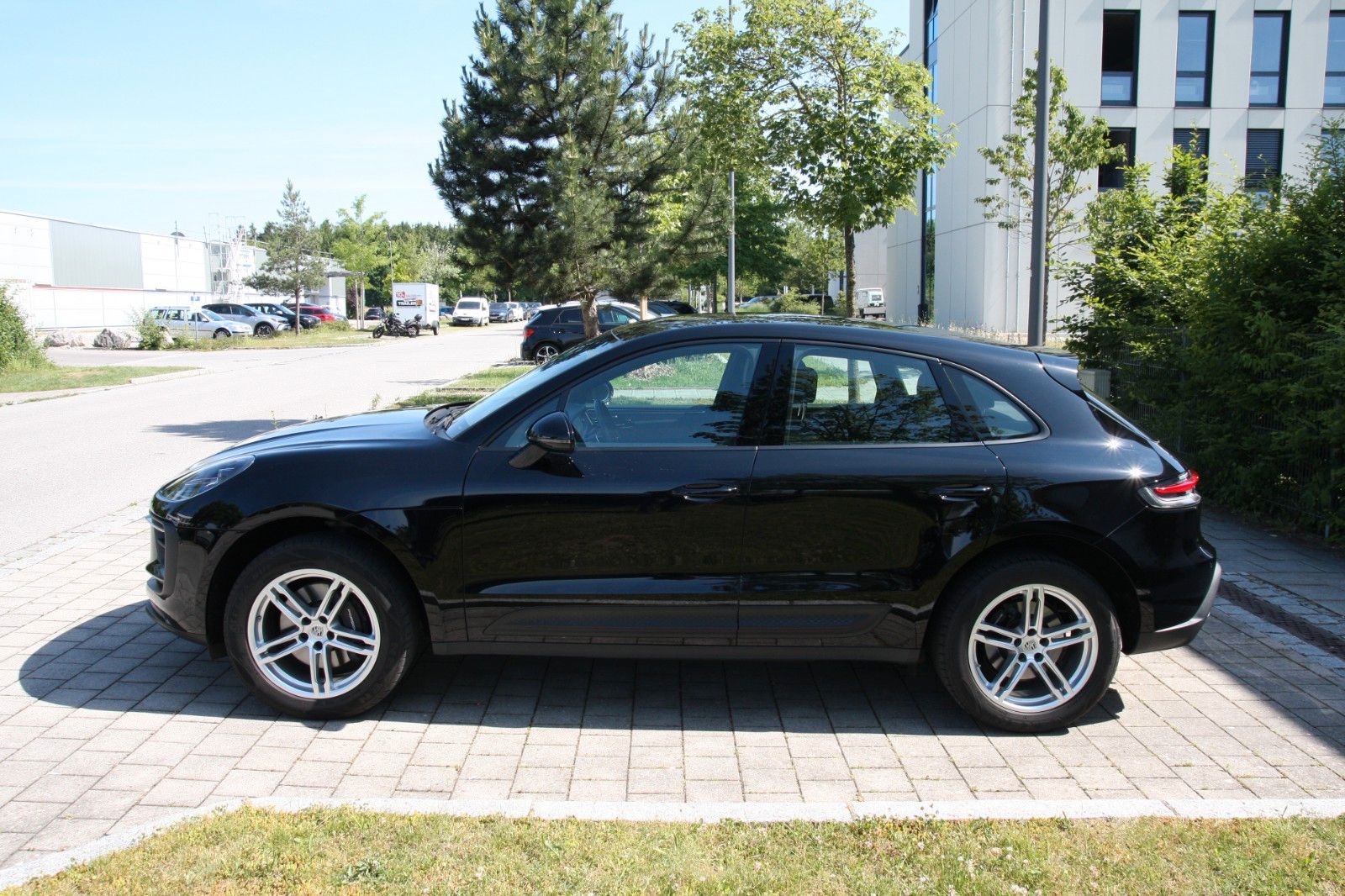 Porsche Macan - Samsaru's Car Outlet
