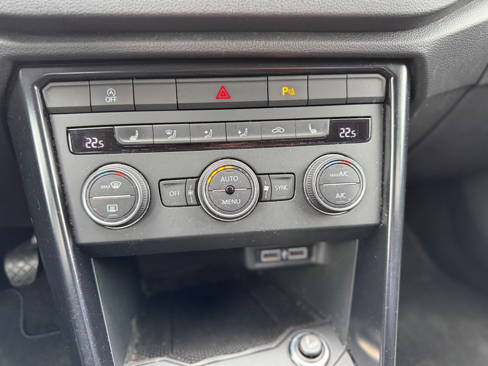 Volkswagen T-Roc 1.0 TSI - Samsaru's Car Outlet