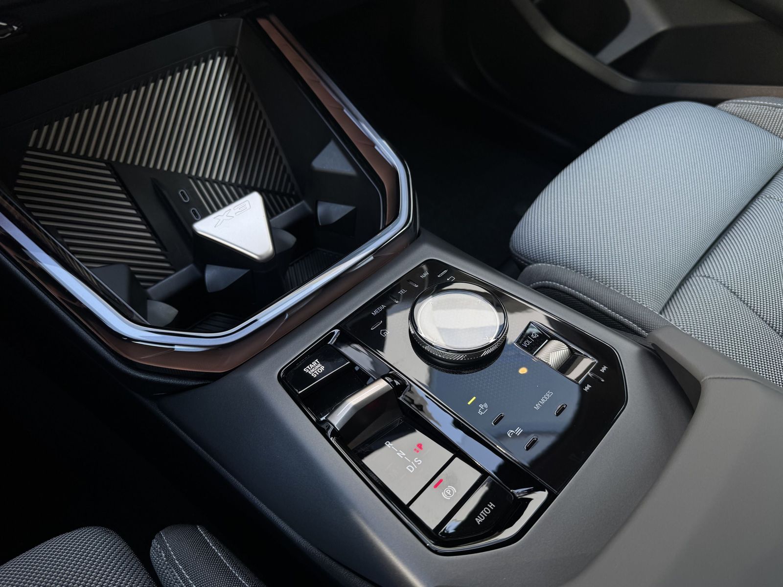 BMW X3 20 xDrive AdapLED DA+ PA+ AHK HuD H/K 19"LM