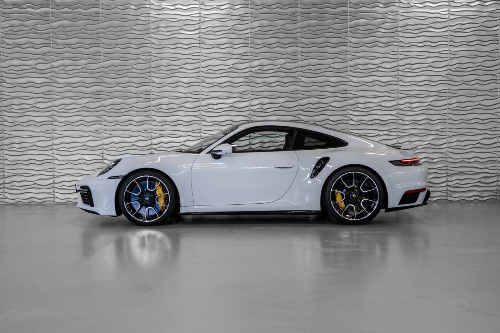 Porsche 911 Turbo S - Samsaru's Car Outlet